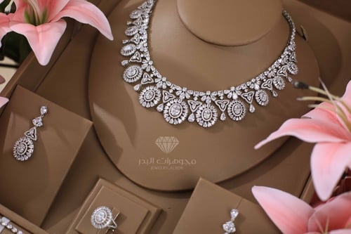 طقم ملون اصفر او ابيض