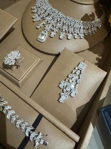 طقم كبير فخم مع ساعه