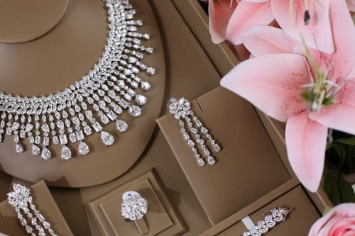 طقم دقة الماس فخم