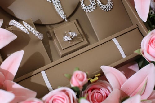 طقم دقة الماس مميز