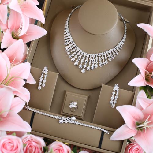 طقم انيق- ابيض