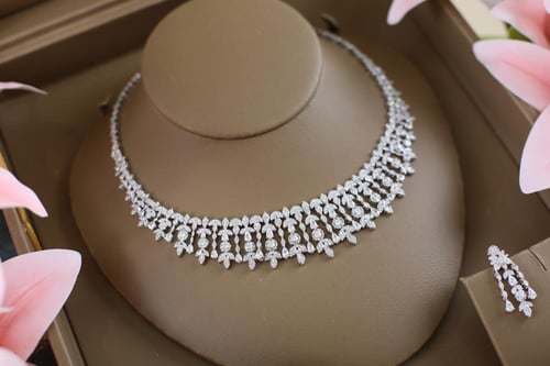 طقم انيق- ابيض