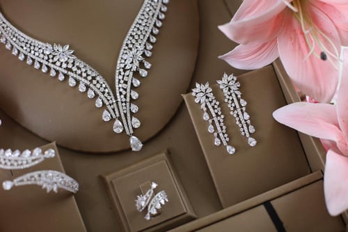 طقم الفخامة - ابيض