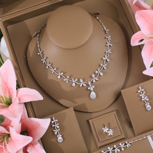 طقم اصفر وابيض