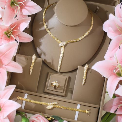 طقم ذهبي بولغاري فخم