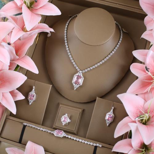 طقم مميز - وردي