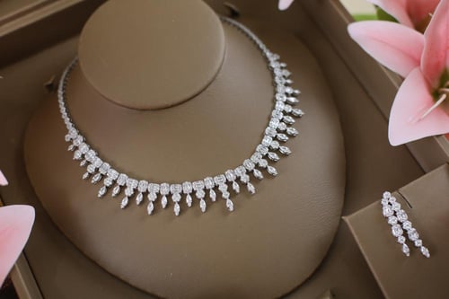 طقم انيق- ابيض