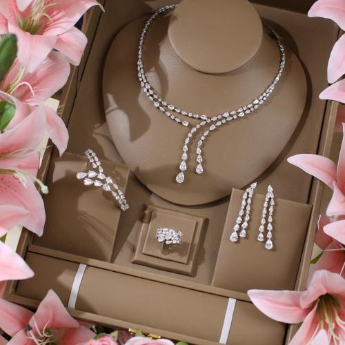 طقم مذهلة -دقة الماس