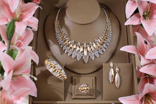 طقم ادوار ذهبي -دقة الماس