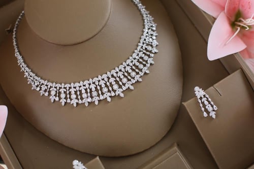 طقم انيق- ابيض