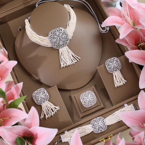 مخنق لولو مميز