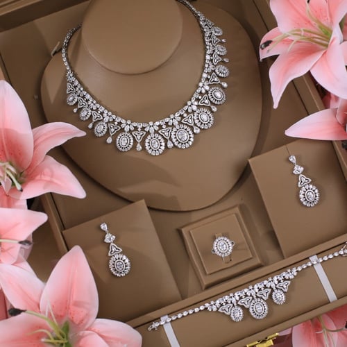 طقم ملون اصفر او ابيض