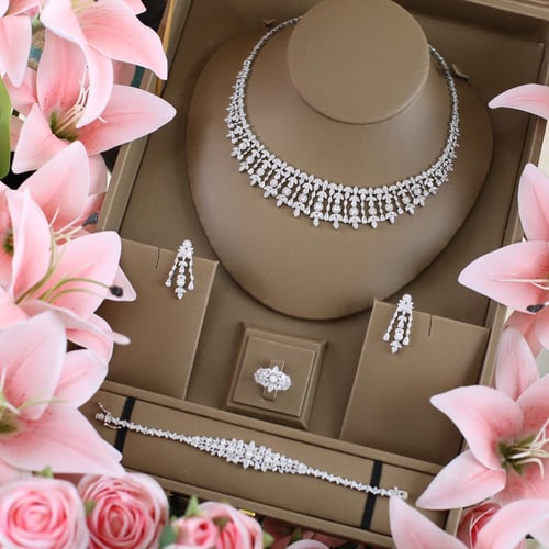 طقم انيق- ابيض