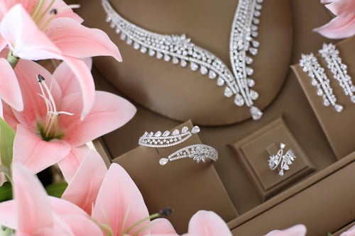 طقم الفخامة - ابيض