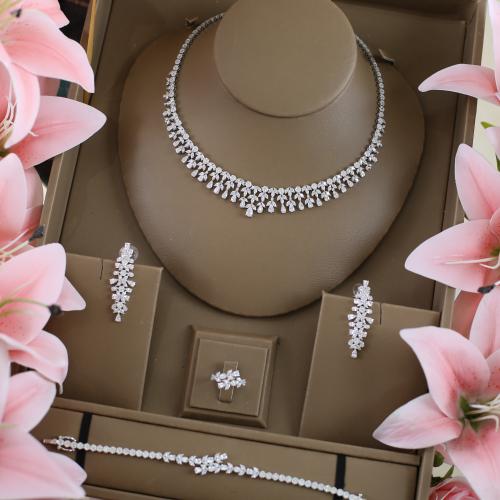 طقم انيق- ابيض