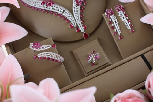 طقم الفخامة -احمر روبي