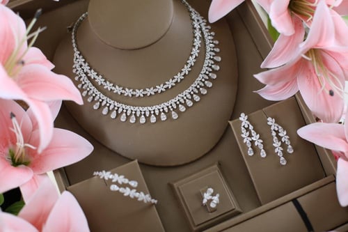 طقم دقة الماس مميز