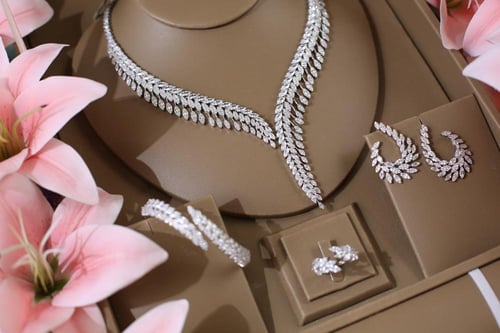 طقم دقة الماس مميز