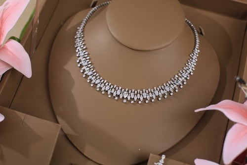 طقم اصفر وابيض