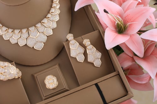 طقم مميز دقه الالماس