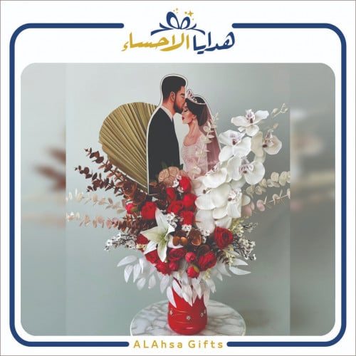 فازة حمراء بتنسيق ورد
