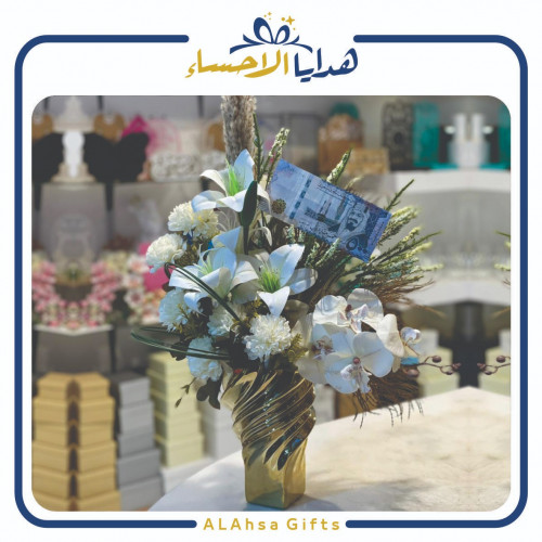 فازة ذهبية بتنسيق ورد