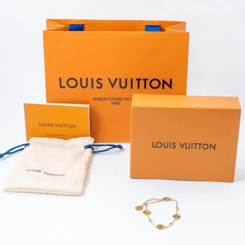 سوار LV Charm ذهبي