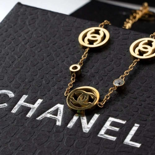 سوار Aura ذهبي