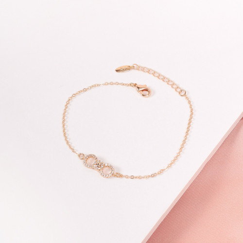 إسوارة بتصميم فيونكة أنيقه