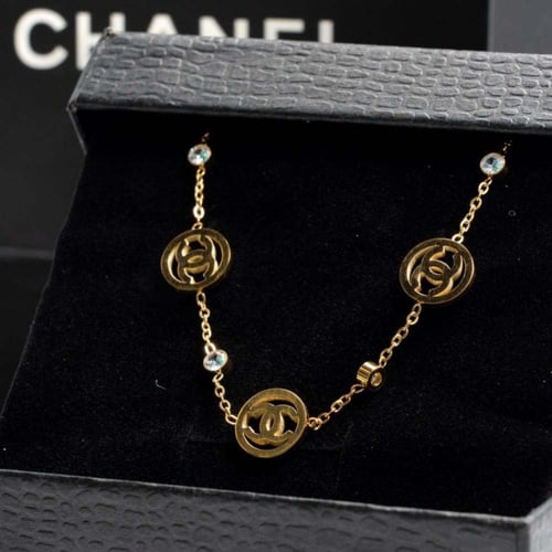 سوار Aura ذهبي