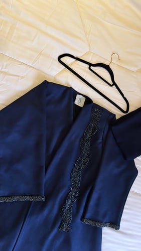 عباية لون كحلي