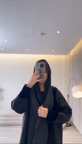 جوخ أسود مع أطراف مخمل