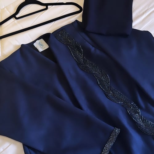 عباية لون كحلي