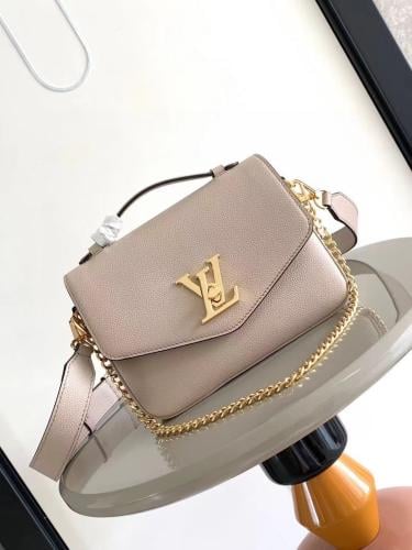 شنطة LV 22cm 16,5cm