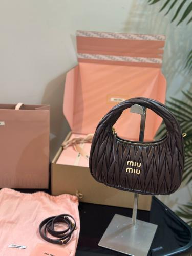 شنطة ميوميو عنابي