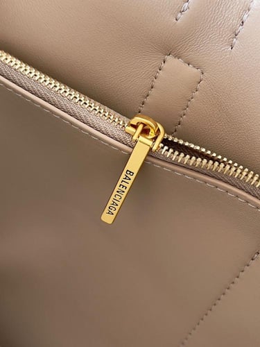 شنطة بالنسياقا