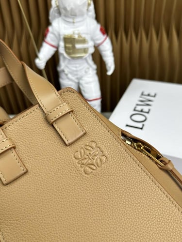 شنطة LOEWE