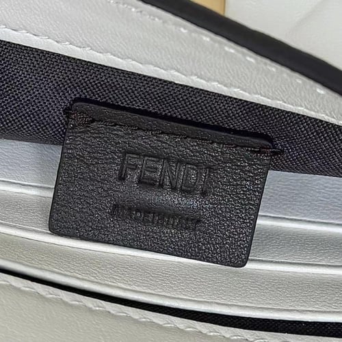 شنطة فندي baguette 19cm 12cm