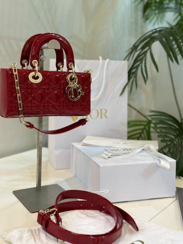 جوي ديور احمر