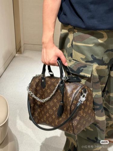 شنطة 30cm 21cm LV