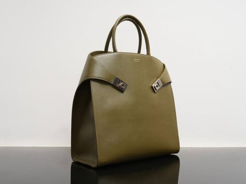 Ferragamo 39×38×15 cm