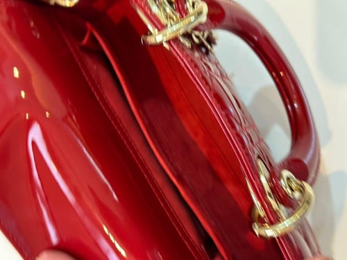 جوي ديور احمر