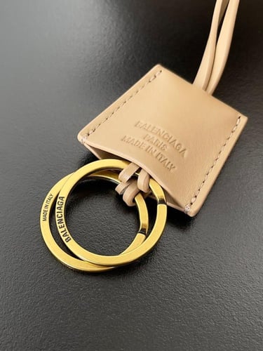 شنطة بالنسياقا