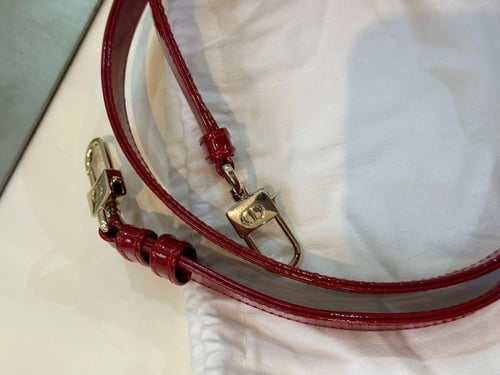 جوي ديور احمر