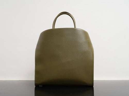 Ferragamo 39×38×15 cm