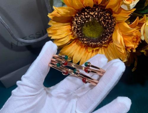 سوارة piagat ذهب و الماس