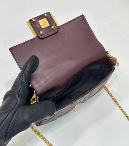 شنطة فندي baguette 19cm 12cm