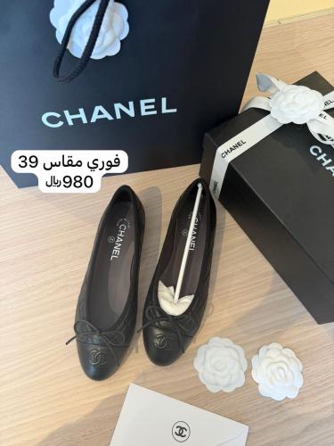 فلات شانيل اسود