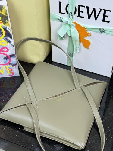 شنطة 31.5cm LOEWE