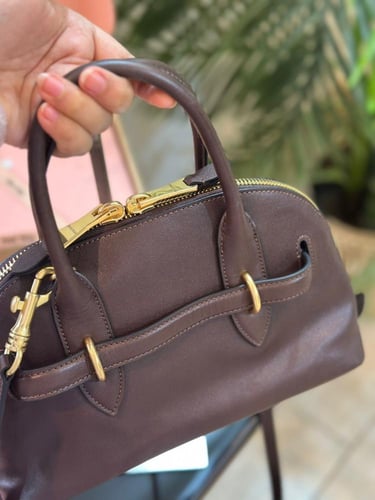 شنطة ميو ميو برغندي